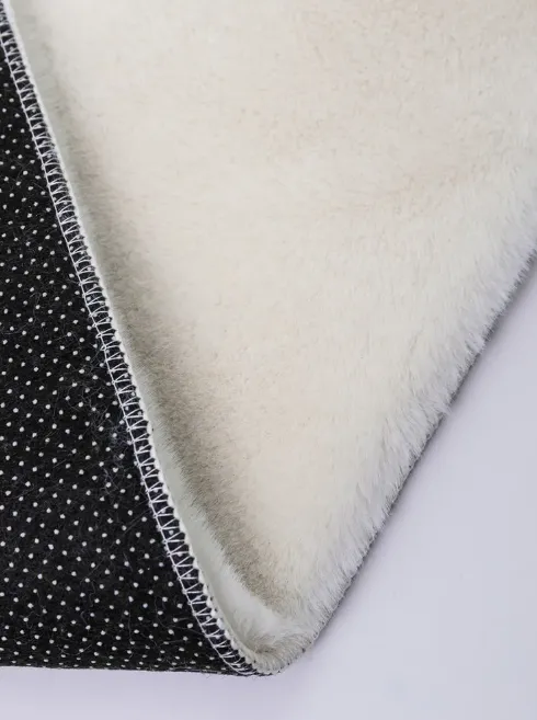 Коврик меховой Roomis молочный 60х90: фотография 3 превью