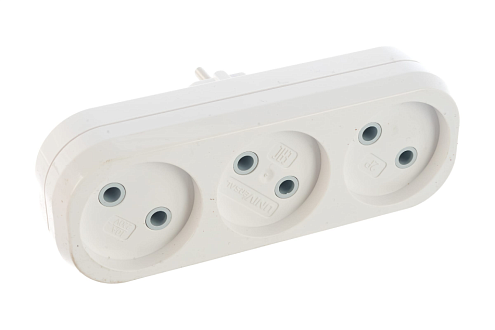 Разветвитель 3 гнезда без заземления плоский 10А UNIVersal А203: фотография 1