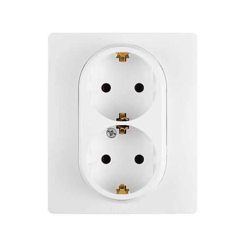 Розетка 2-м СП Etika винт. клеммы в сборе с заземл. бел. Leg 672223: фотография 1